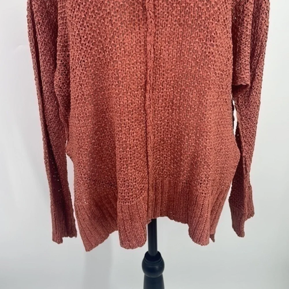 UEC Pink Lily orange lightweight v-neck sweater small perfect for summer